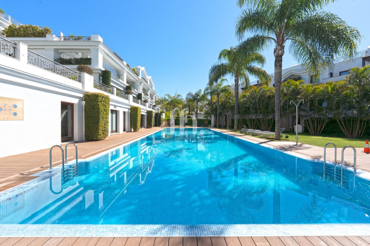 Frontline Beach apartment with Panoramic Sea Views in Doncella Beach, Estepona