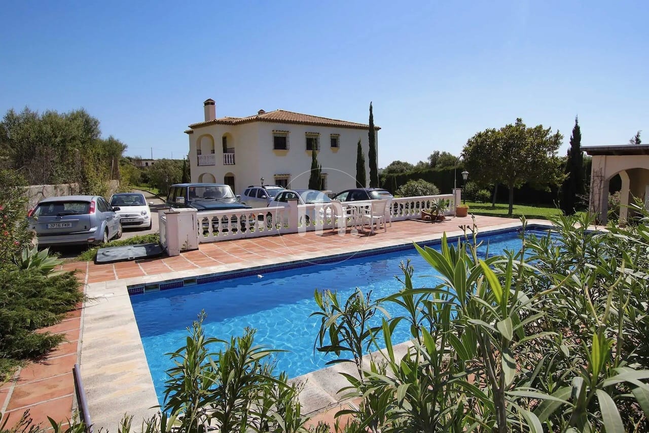 Villa Altos de Estepona – Spacious Detached Villa with Large Plot and Panoramic Views