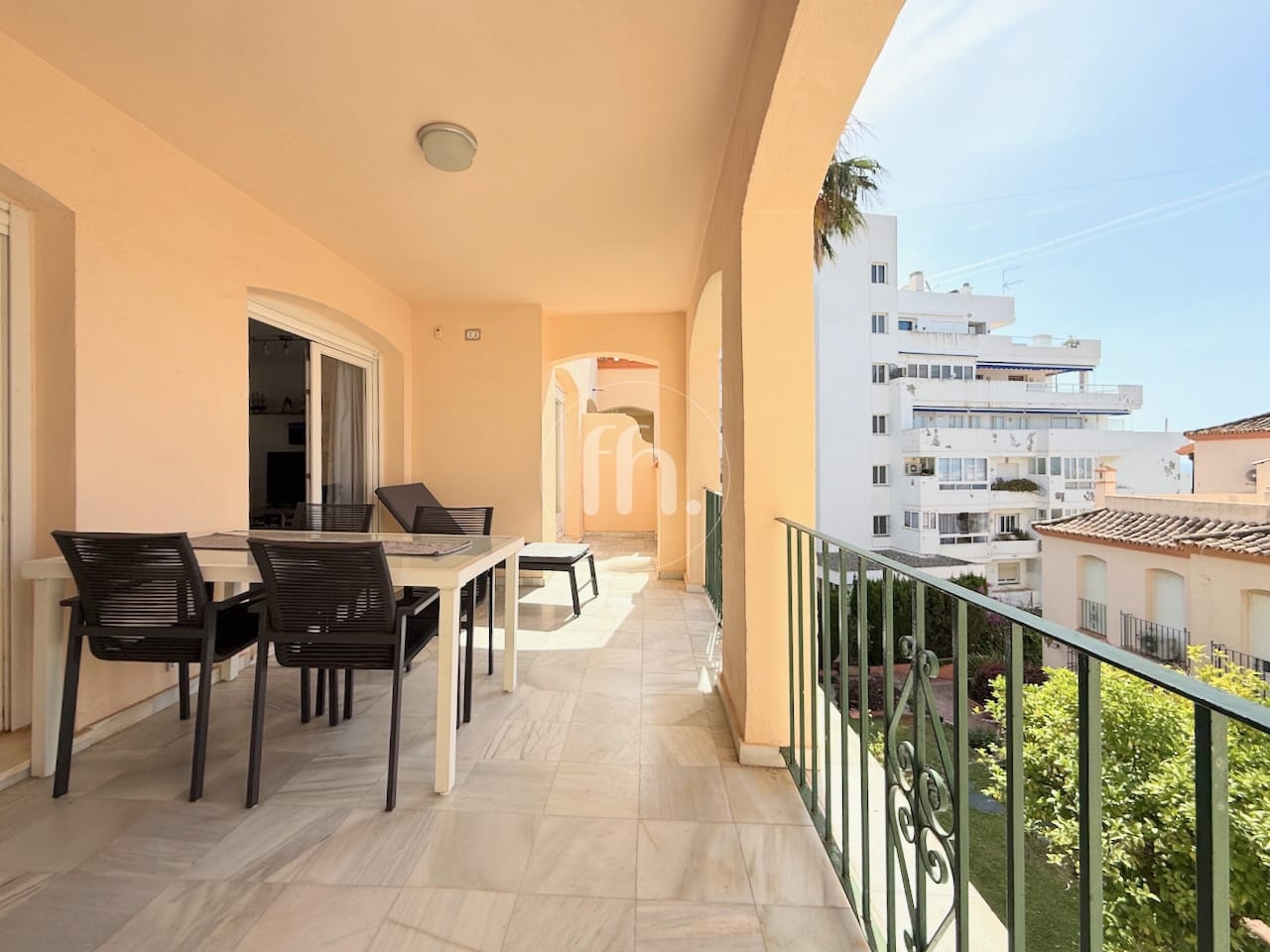 South facing apartment for sale in Estepona port with 20m2 terrace and short term rental license!