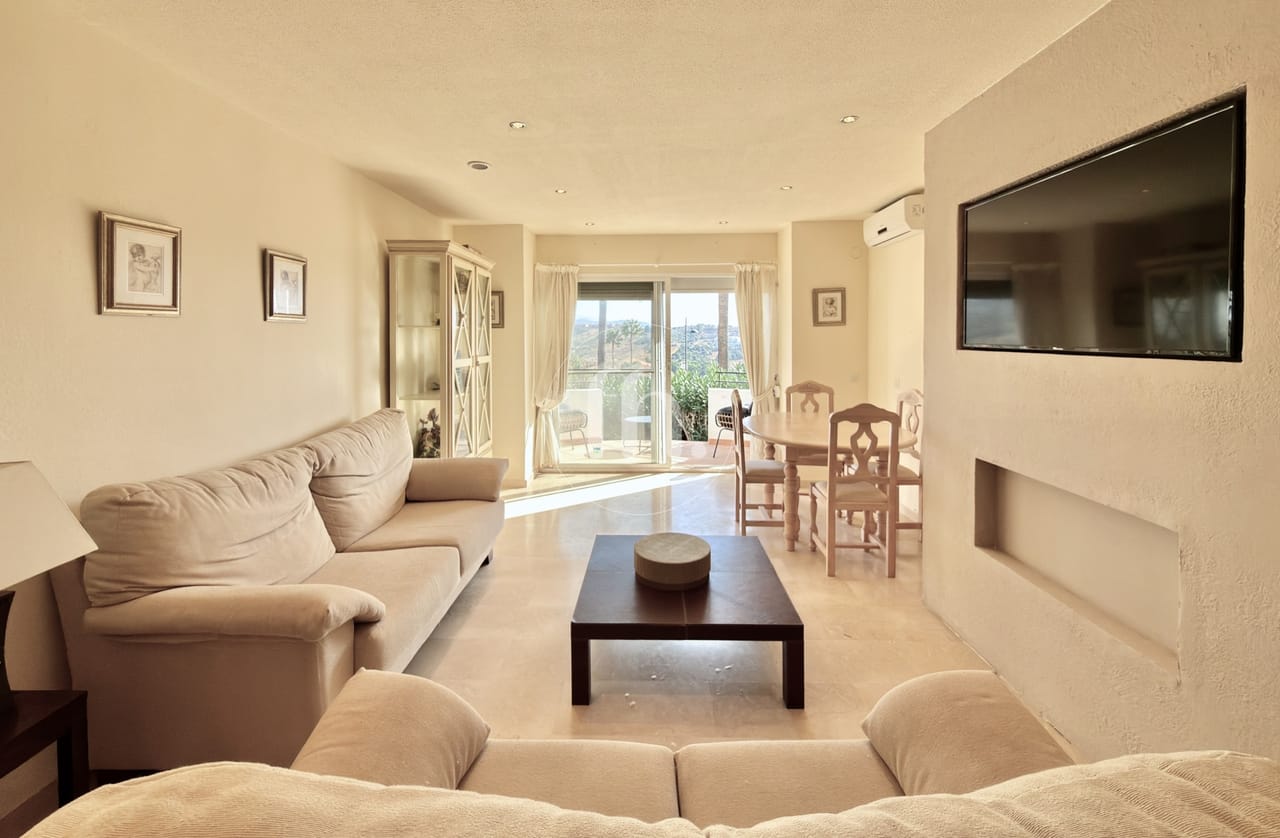 Spacious ground floor apartment with open views in Estepona Golf — alternate view