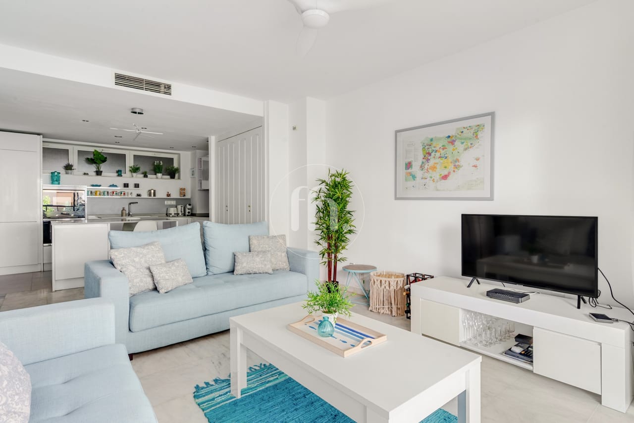 Superb frontline beach apartment for sale in El Coral Estepona, Playa del Cristo — alternate view