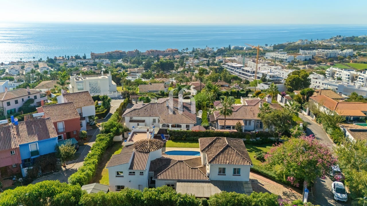 Spacious Six-Bedroom Detached Villa in Don Pedro, Estepona – Exclusive to Future Homes — alternate view