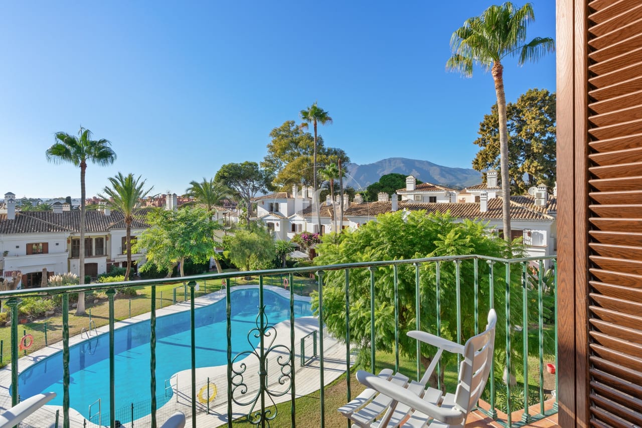 Stunning Beachside Townhouse in Laguna Beach, Estepona